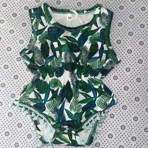 🛍 PRETTY LITTLE GIRLS ROMPER SIZE 3-6 MONTHS 🛍